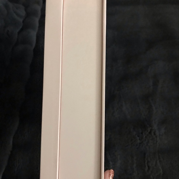 COPY - Jeffree Star : NUDE LIQUID LIPSTICK VAULT, new in vault box - Picture 4 of 6